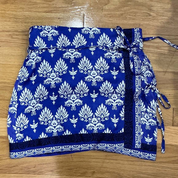 Zara Blue and White Patterned Sarong Skirt - Picture 1 of 2